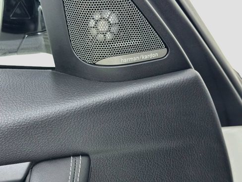 Used 2017 BMW M3 RWD image 19