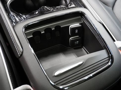 Used 2024 Chrysler Pacifica Limited w/ S Appearance Package image 29