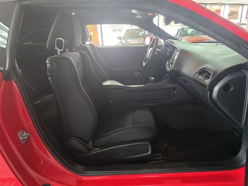 Used 2015 Dodge Challenger SXT RWD image 18
