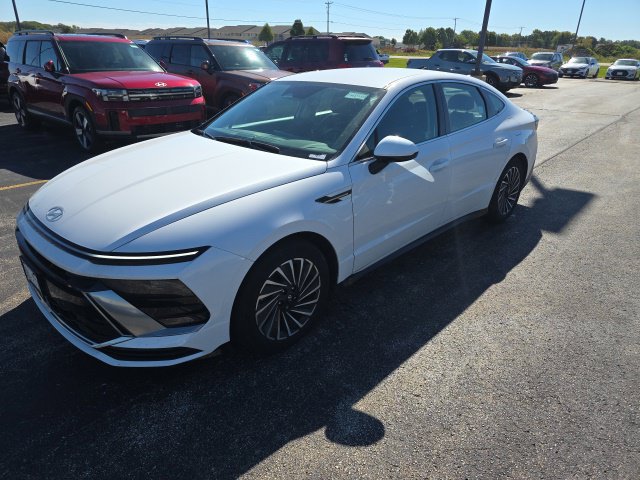Used 2025 Hyundai Sonata SEL FWD image 1