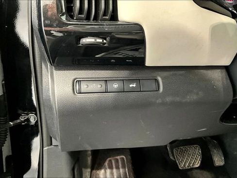 Used 2024 Nissan Pathfinder SV w/ SV Premium Package AWD/4WD image 39