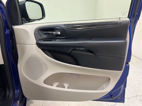 Used 2018 Dodge Grand Caravan SE w/ UConnect Hands-Free Group FWD image 29