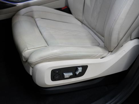 Used 2022 BMW X7 M50i w/ Dynamic Handling Package image 26
