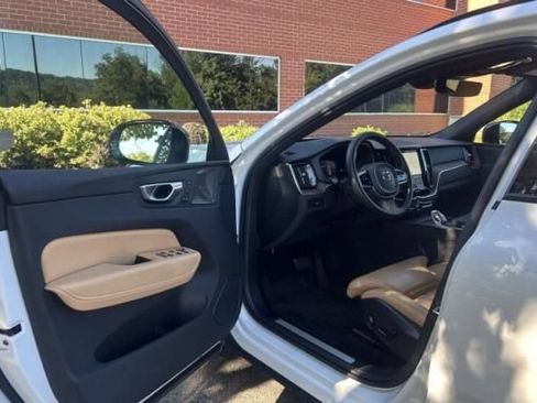 Used 2024 Volvo XC60 B5 Ultimate w/ Protection Package Premier AWD/4WD image 6