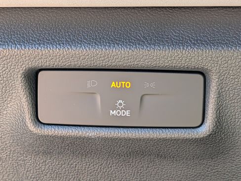 Used 2025 Volkswagen Tiguan SE R-Line AWD/4WD image 26