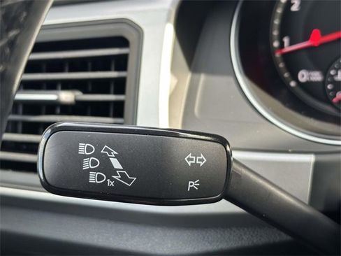 Certified 2021 Volkswagen Atlas Cross Sport SE image 28