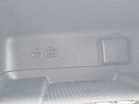 Used 2025 Chevrolet Traverse LT image 47