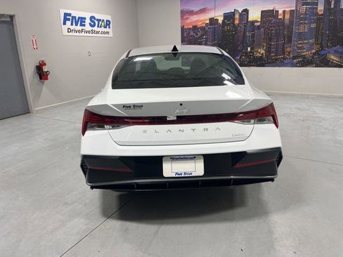 New 2025 Hyundai Elantra Limited image 27