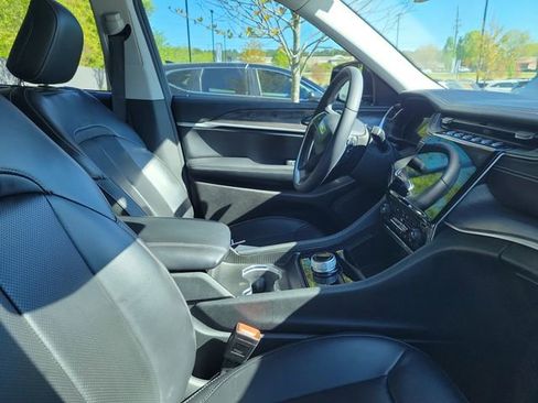 Used 2023 Jeep Grand Cherokee L Limited w/ Luxury Tech Group II image 10