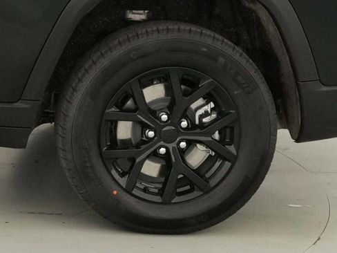 New 2025 Jeep Grand Cherokee L Laredo image 34