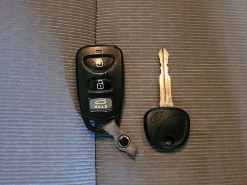 Used 2017 Hyundai Elantra SE image 32