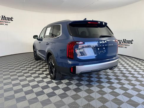 Used 2025 Kia Telluride S image 9