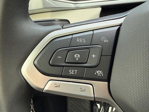 New 2026 Volkswagen Taos SEL image 11