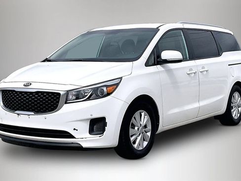 Used 2017 Kia Sedona LX w/ LX Essentials Premium Package FWD image 2