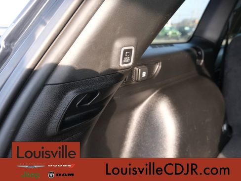 Used 2022 Jeep Grand Cherokee Altitude AWD/4WD image 33