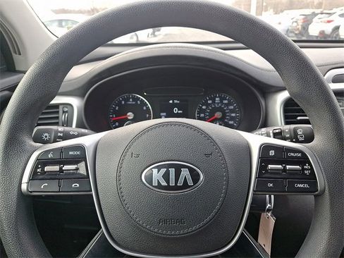 Used 2019 Kia Sorento LX image 19