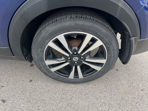 Used 2019 Nissan Kicks SV FWD image 14