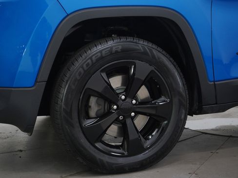 Used 2018 Jeep Cherokee Limited w/ High Altitude Package AWD/4WD image 29