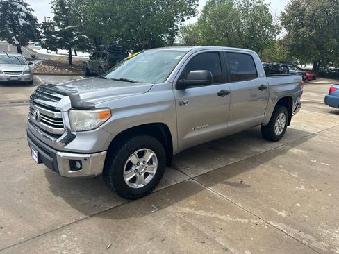 Used 2017 Toyota Tundra SR5 AWD/4WD image 28