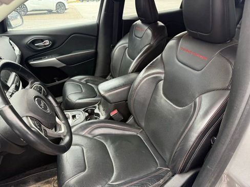 Used 2018 Jeep Cherokee Trailhawk w/ Quick Order Package 27L image 6