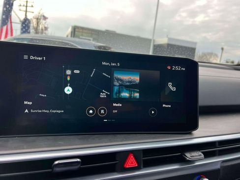 Used 2025 Kia Sorento SX image 28