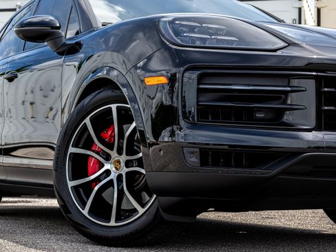 Used 2024 Porsche Cayenne S AWD/4WD image 15