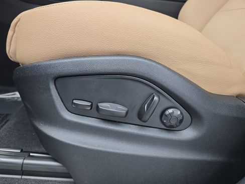 Used 2025 Porsche Cayenne AWD/4WD image 28