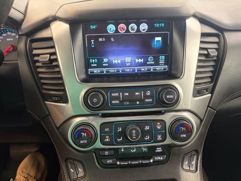 Used 2020 Chevrolet Suburban LT AWD/4WD image 17