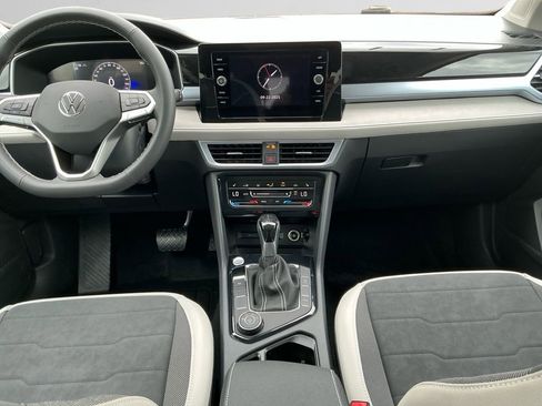 New 2025 Volkswagen Taos SE image 11