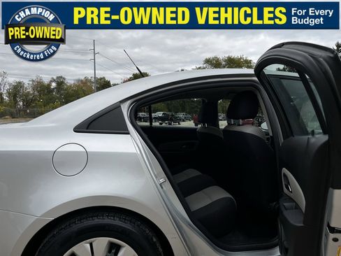 Used 2014 Chevrolet Cruze LS image 31