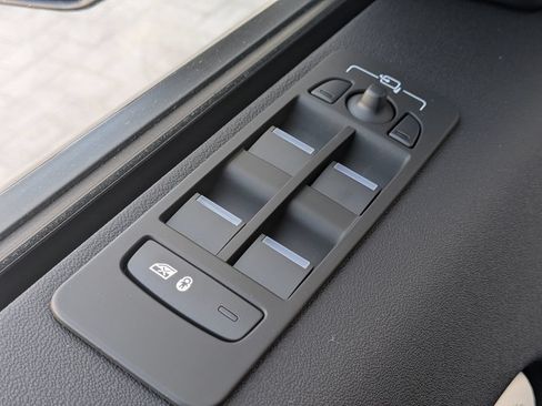 New 2026 Land Rover Discovery Sport Landmark AWD/4WD image 25