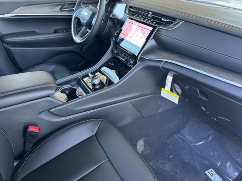 New 2025 Jeep Grand Cherokee Limited w/ Black Appearance Package image 15