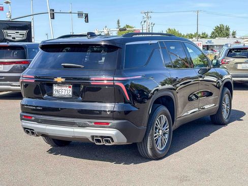 Used 2024 Chevrolet Traverse LT w/ Enhanced Driving Package AWD/4WD image 4