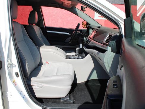 Used 2015 Toyota Highlander Plus image 13