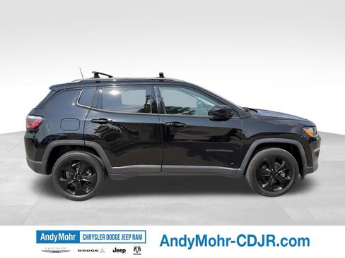 Used 2018 Jeep Compass Latitude w/ Popular Equipment Group AWD/4WD image 4