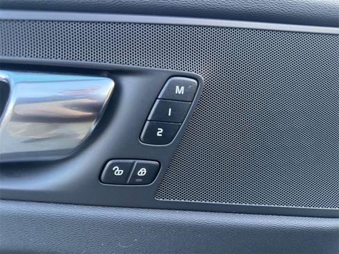 Certified 2023 Volvo XC60 B5 Core image 12