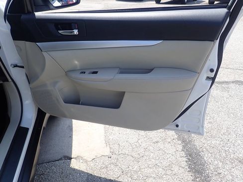 Used 2011 Subaru Outback 2.5i Premium w/ All-Weather Pkg AWD/4WD image 26