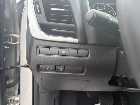 Used 2023 Nissan Rogue SV FWD image 34