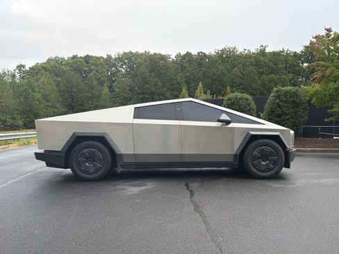 Used 2024 Tesla Cybertruck Cyberbeast AWD/4WD image 5