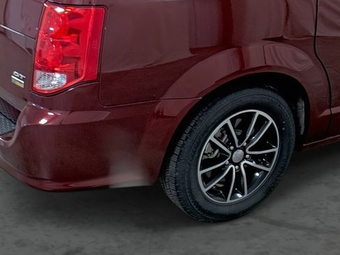 Used 2019 Dodge Grand Caravan GT image 12