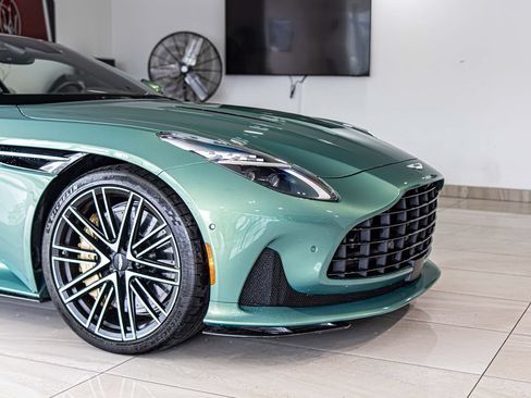 Used 2025 Aston Martin DB12 Coupe RWD image 3