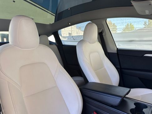 Used 2022 Tesla Model Y Performance AWD/4WD image 34