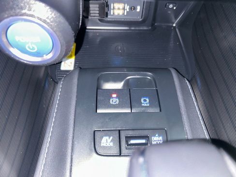 Used 2022 Toyota Venza XLE image 28