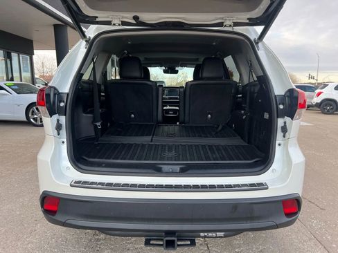 Used 2019 Toyota Highlander SE image 8