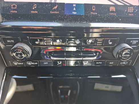 Used 2023 Jeep Grand Cherokee Trailhawk w/ Luxury Tech Group III image 21