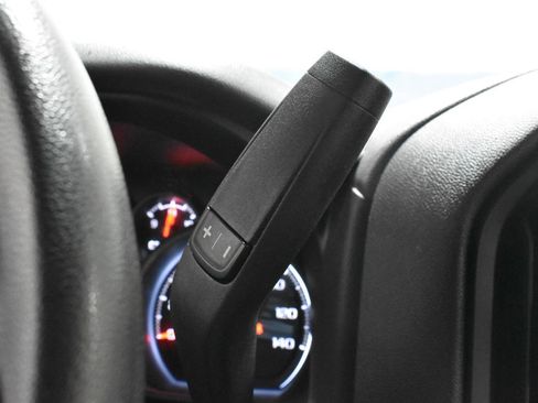 Used 2020 Chevrolet Silverado 1500 Custom w/ Custom Value Package image 11