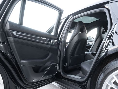 Used 2023 Porsche Panamera 4 image 30