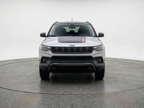 Used 2025 Jeep Compass Trailhawk AWD/4WD image 2