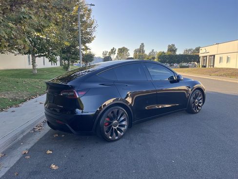Used 2021 Tesla Model Y Performance image 4