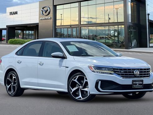 Used 2020 Volkswagen Passat 2.0T R-Line FWD image 2
